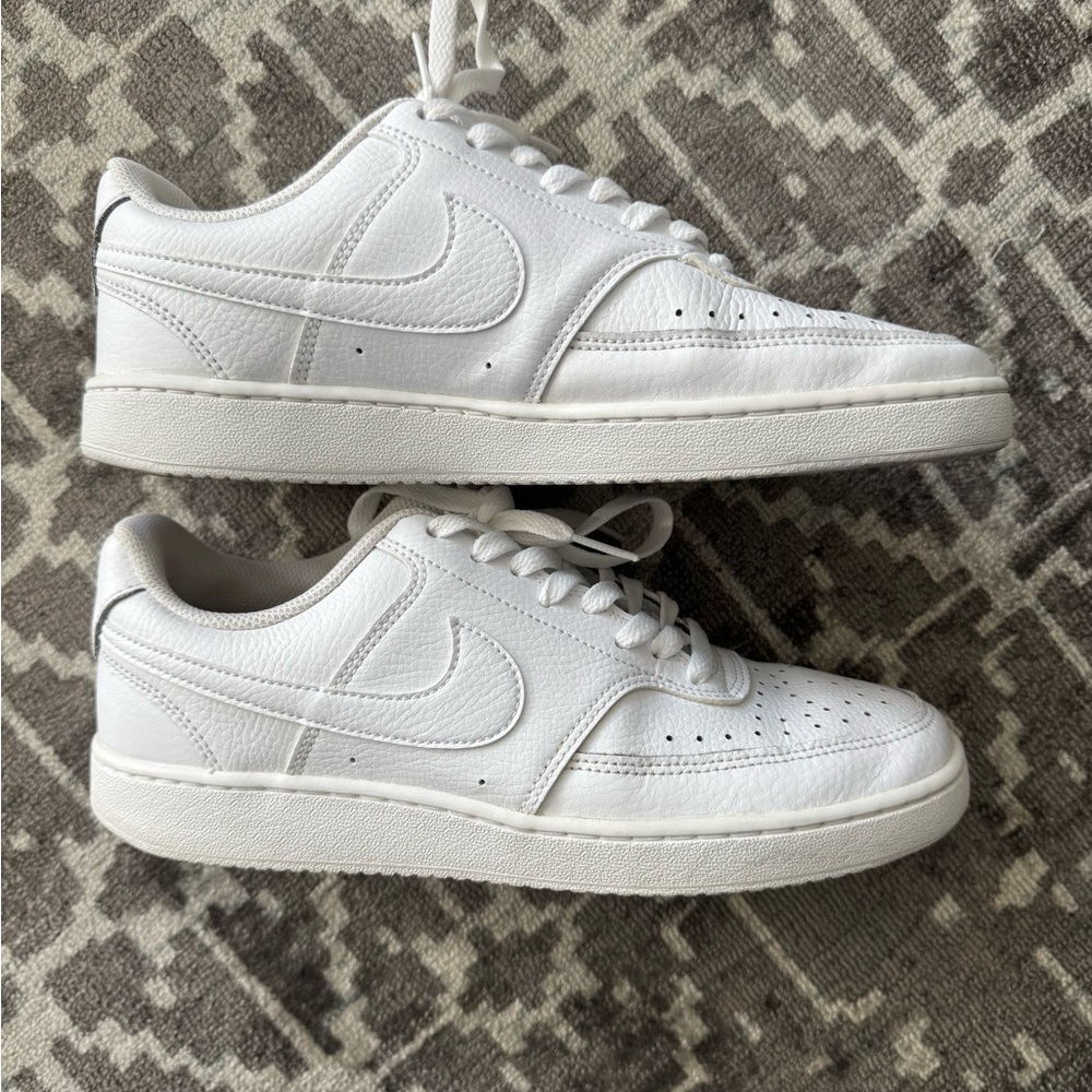 EUC 9 NIKE Court Vision Low White Triple